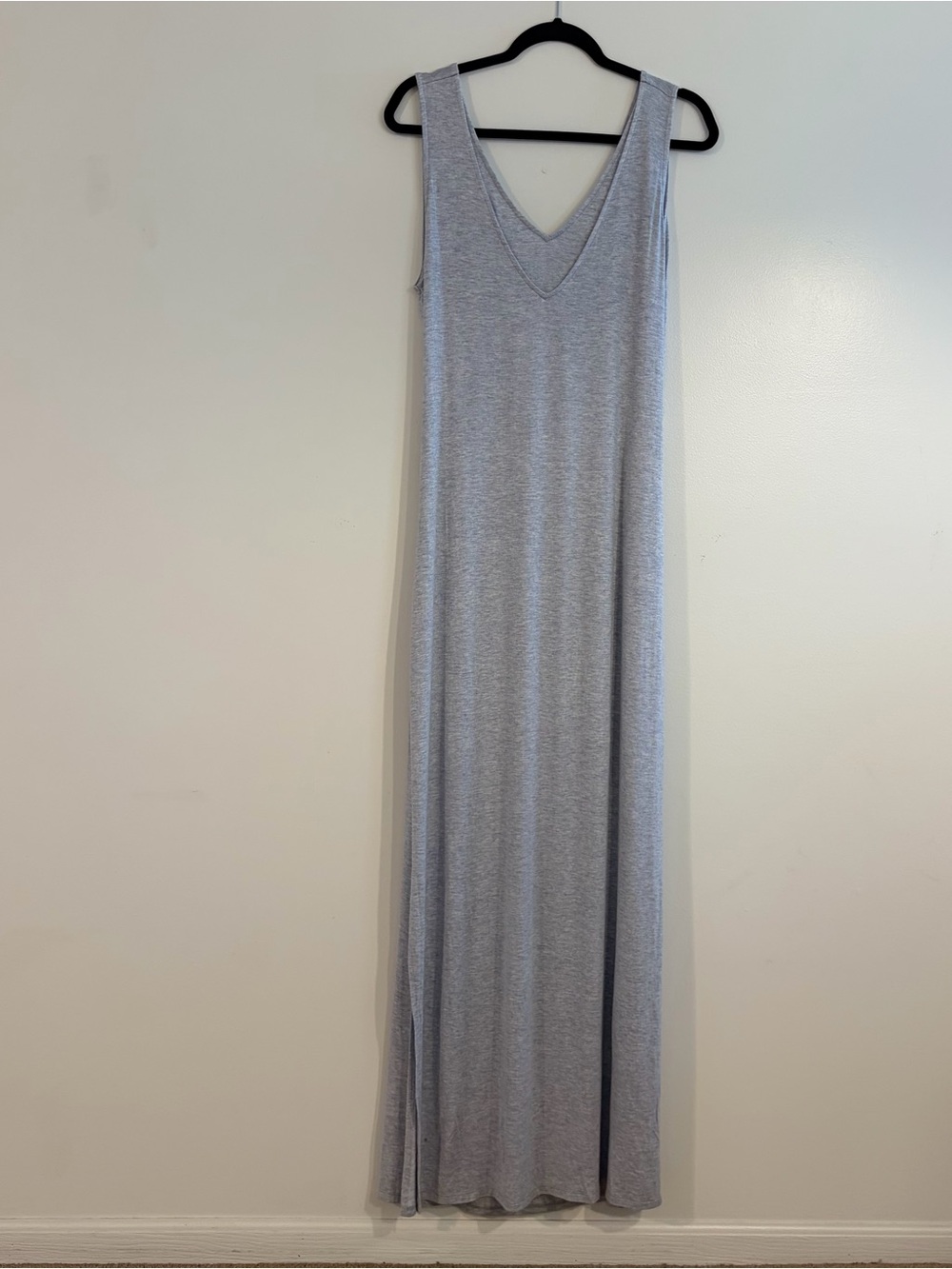 bobeau Light Heather Gray Sleeveless V-Neck Maxi Dress